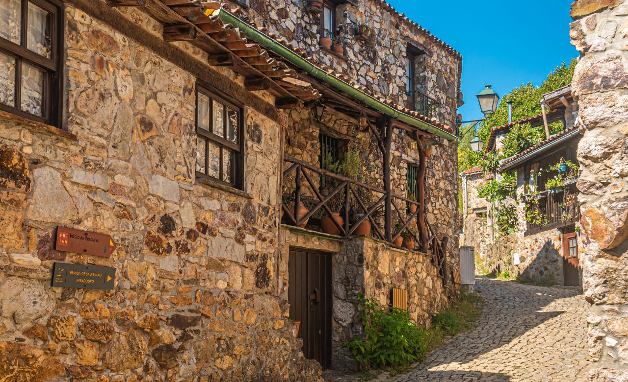 Dag 2 van Leistenen dorpen | 8-daagse wandelreis, natuurlijk bij Portucale.